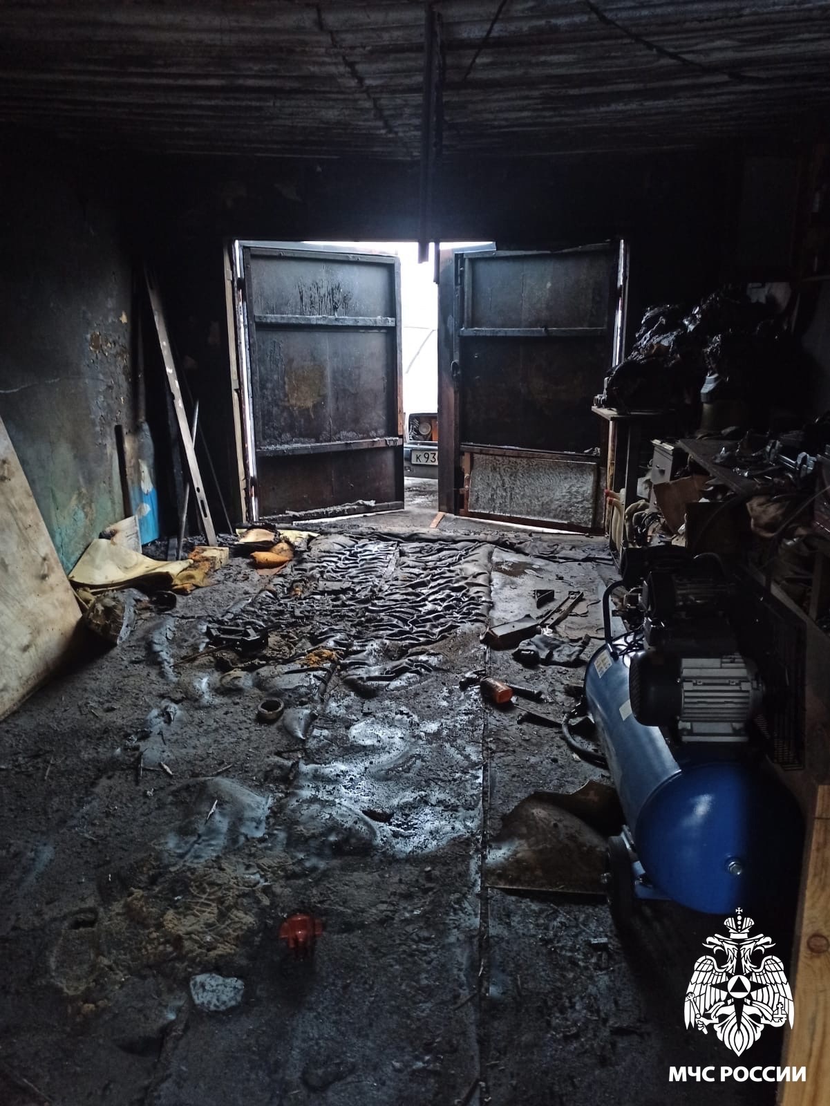 Появились фото с места пожара, где пострадал житель Кузнецка