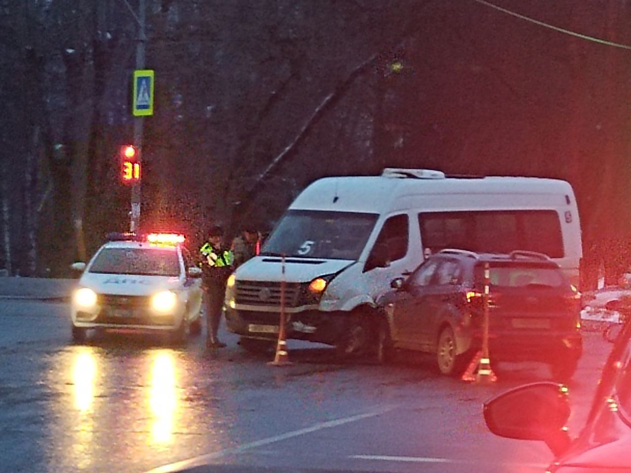 В Пензе на Лермонтова маршрутка с пассажирами попала в аварию