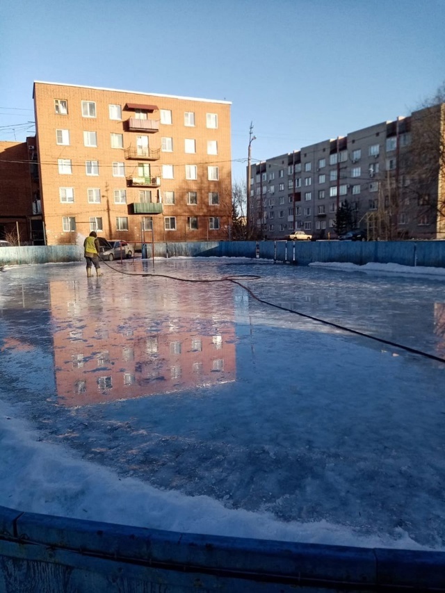 В Пензе из-за теплой погоды вновь закрыли каток в Детском парке