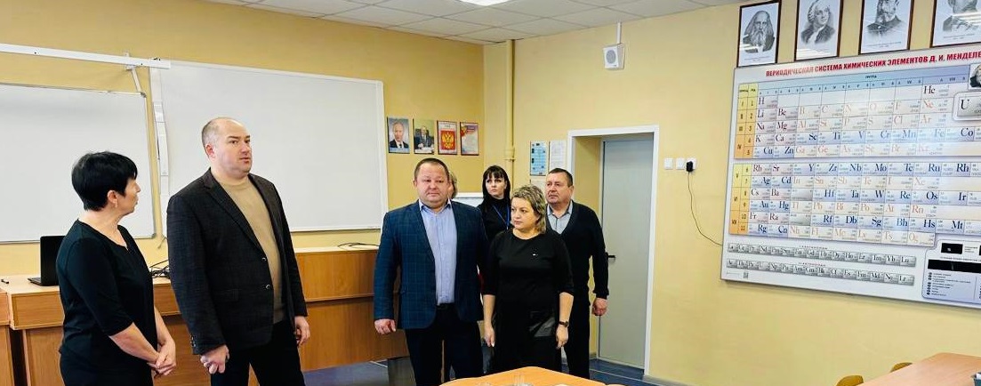 Алексей Фомин проверил школы и сады в Камешкирском районе