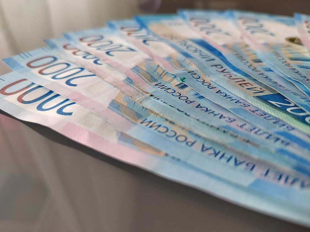 Кто может получить 70 тысяч рублей в месяц при уходе за ребенком до 1,5 лет