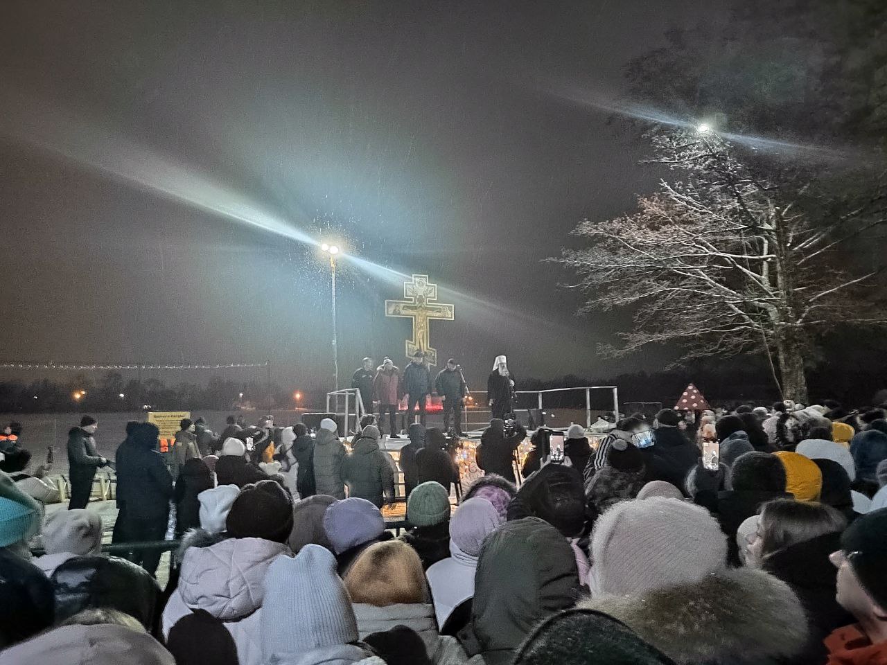 Пензенцы встретили праздник Крещения возле иордани на ГПЗ