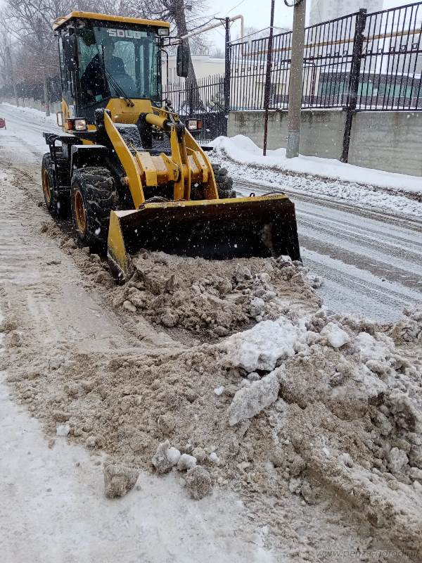 1700 кубометров снега вывезли с пензенских дорог 5 января