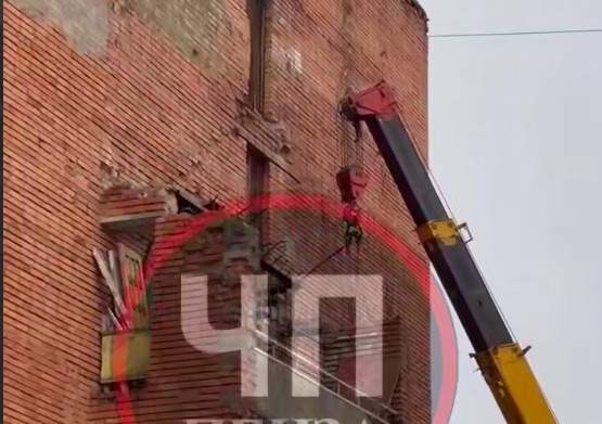 В Пензе начался демонтаж рухнувших балконов на проспекте Строителей