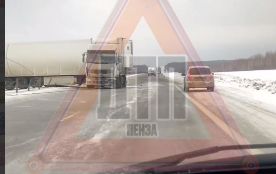 Гололед не был причиной ДТП с развернувшейся фурой на М5