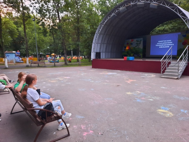 В Пензе продолжат показывать кино под открытым небом