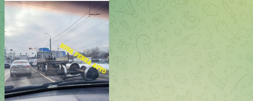 В Пензе с грузовика на проезжую часть упали металлические штанги