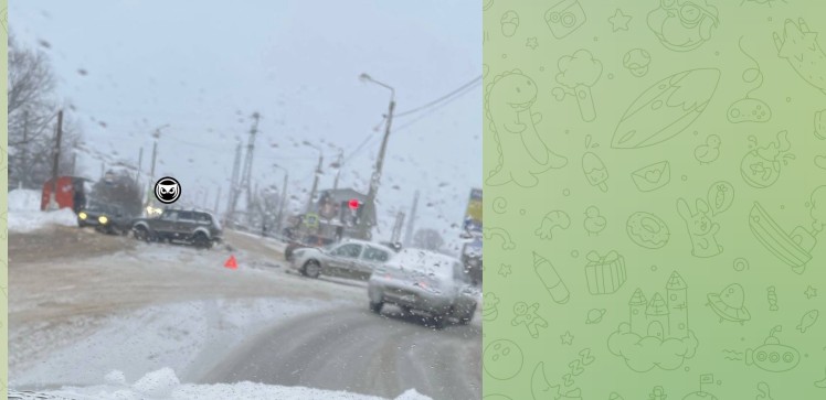 В Бессоновке две легковушки столкнулись на заснеженной дороге