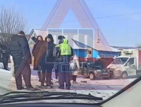 В Бессоновке фура столкнулась с «Рено Дастер»