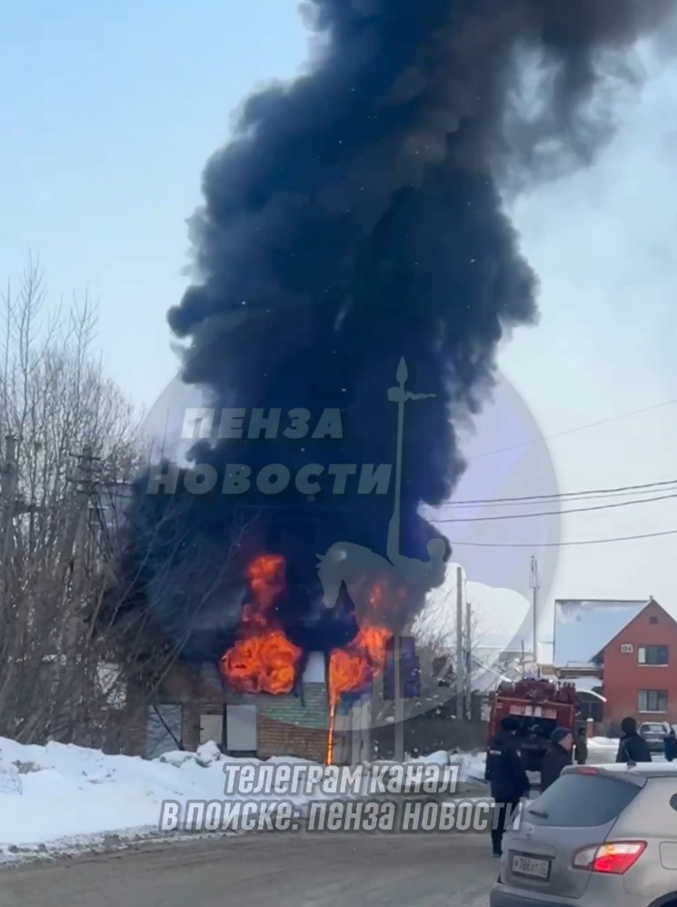 В Пензе на Зеленодольской окончательно сгорела трансформаторная будка