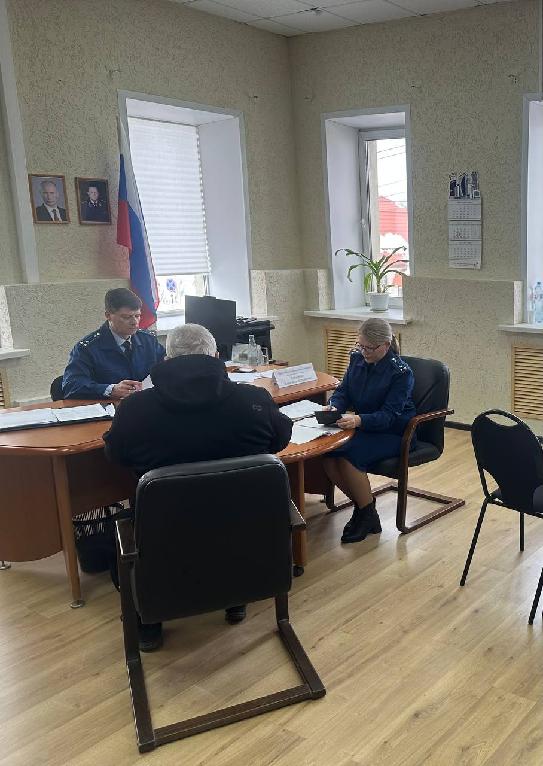 В Нижнеломовском районе Александр Лейзенберг представил нового прокурора