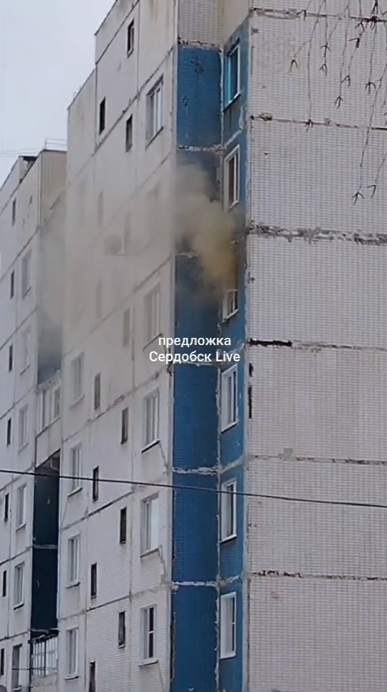 Названа предположительная причина пожара в девятиэтажке в Сердобске