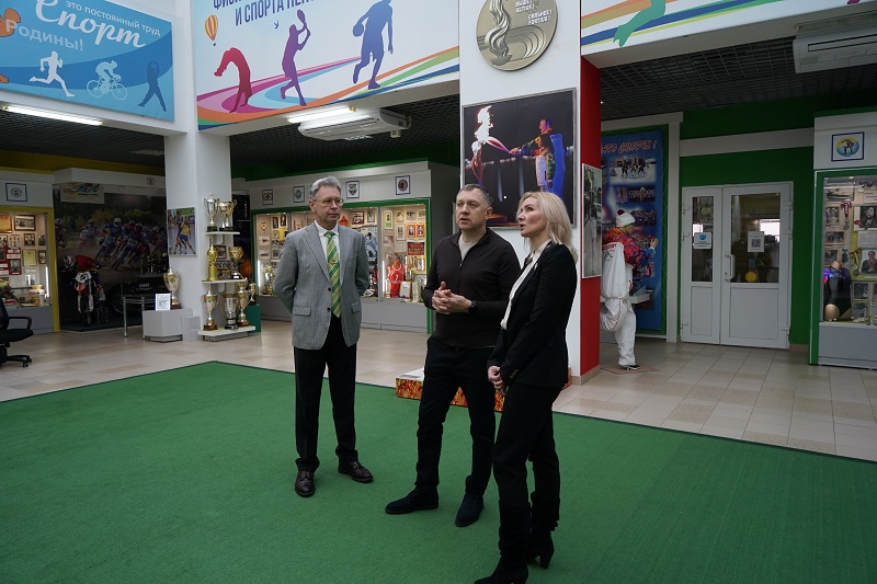 Евгения Бочкарева и Дмитрий Лаврентьев обсудили развитие массового спорта