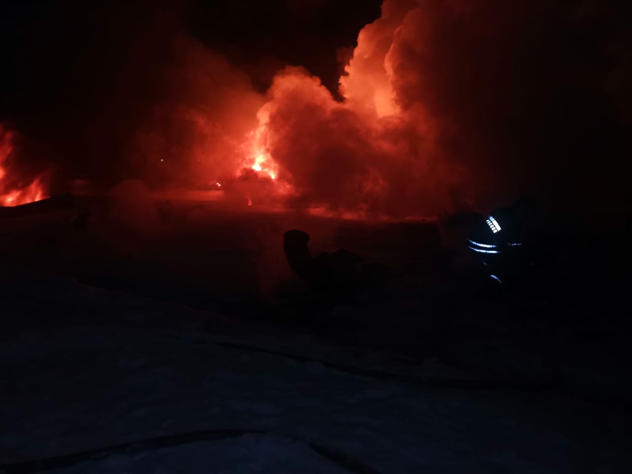 В Пензе пожар на улице Рябова мог перекинуться на соседние строения