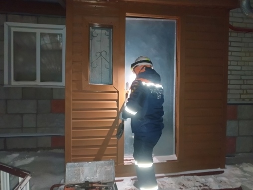 В Засечном спасатели помогли пенсионерке, запертой дома