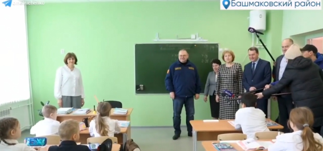 Олег Мельниченко проверил ремонт в школах и техникумах 2-х районов