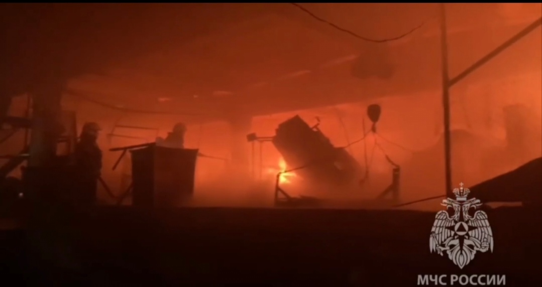 В Пензе жуткий пожар на Рябова локализовали на площади 800 квадратов
