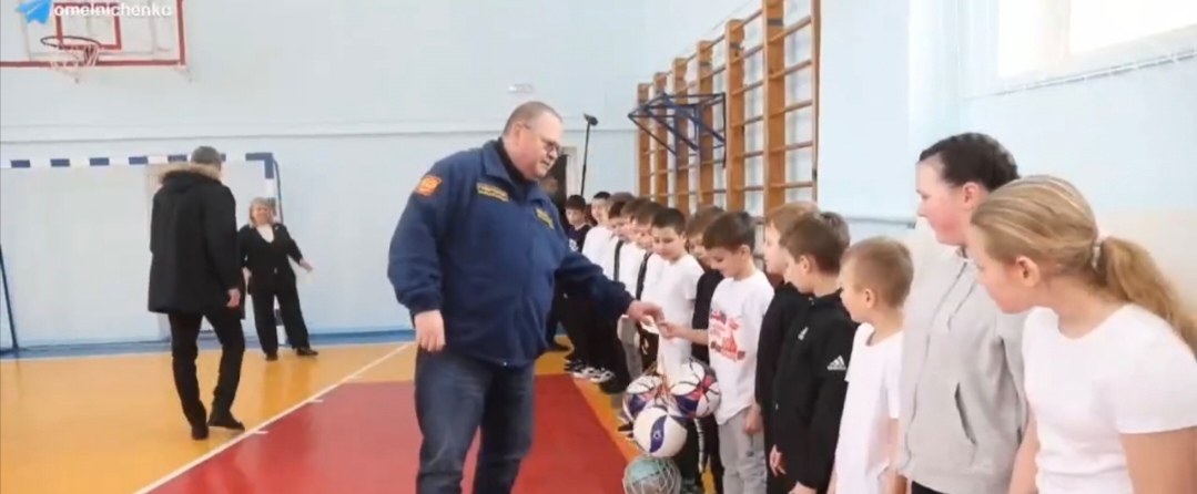 Губернатор встретился с автором неожиданного поздравления