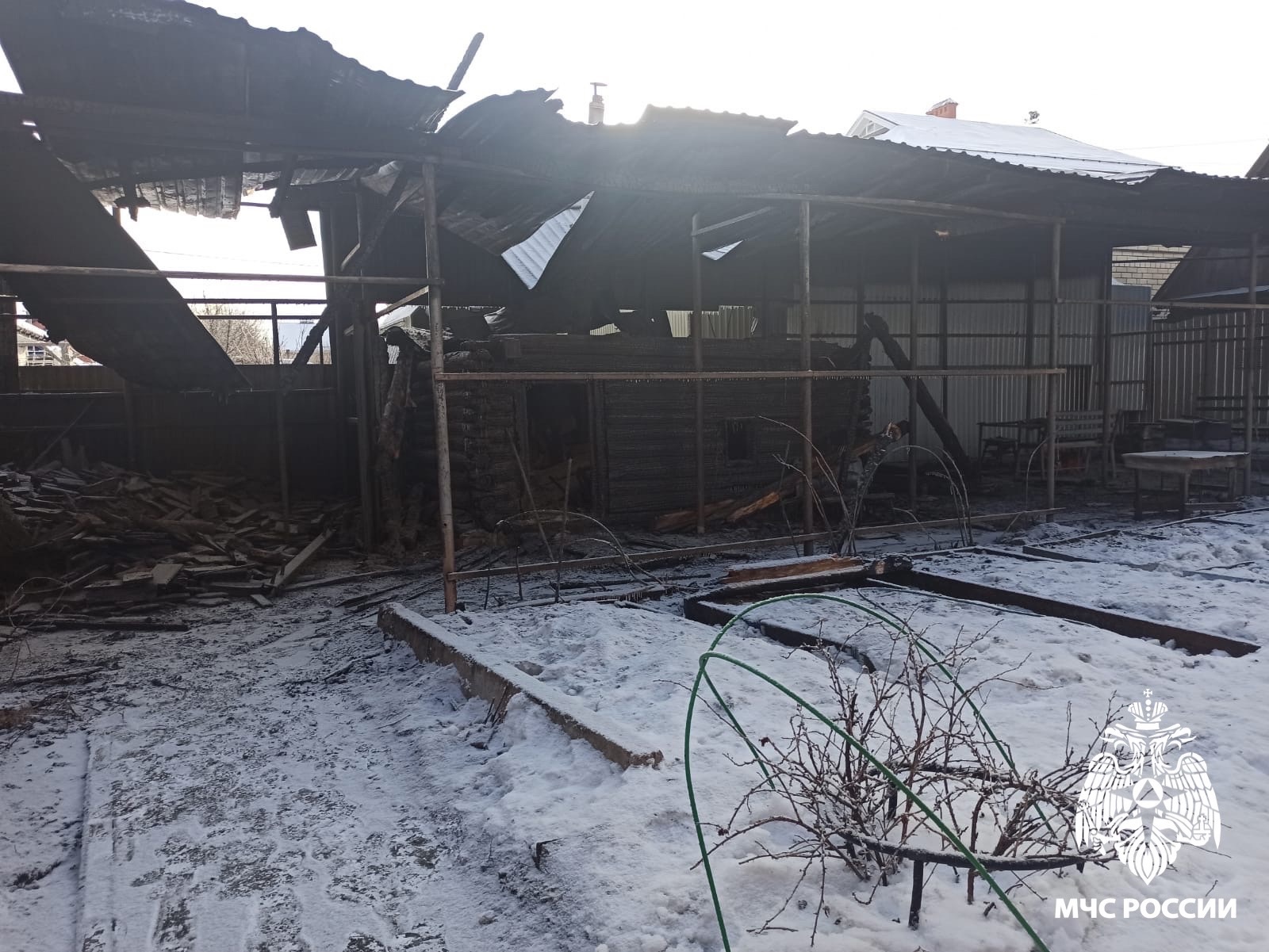 В Кузнецке в ночном пожаре пострадал 48-летний мужчина