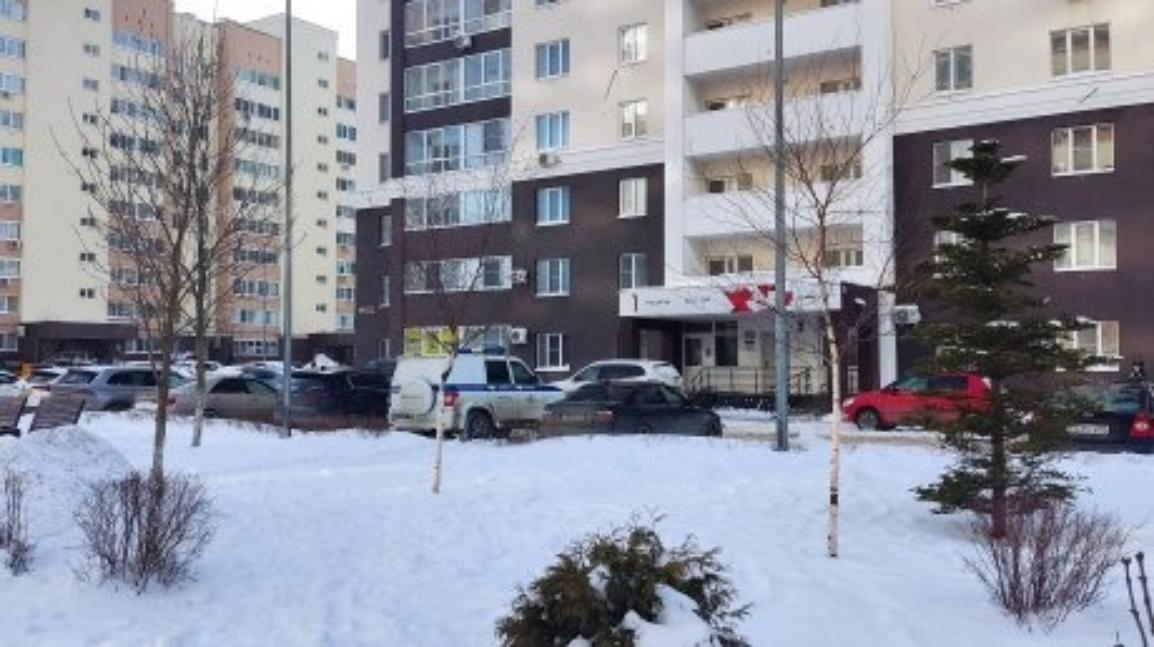 В Пензе спасатели эвакуировали тело мужчины, упавшего с 17 этажа