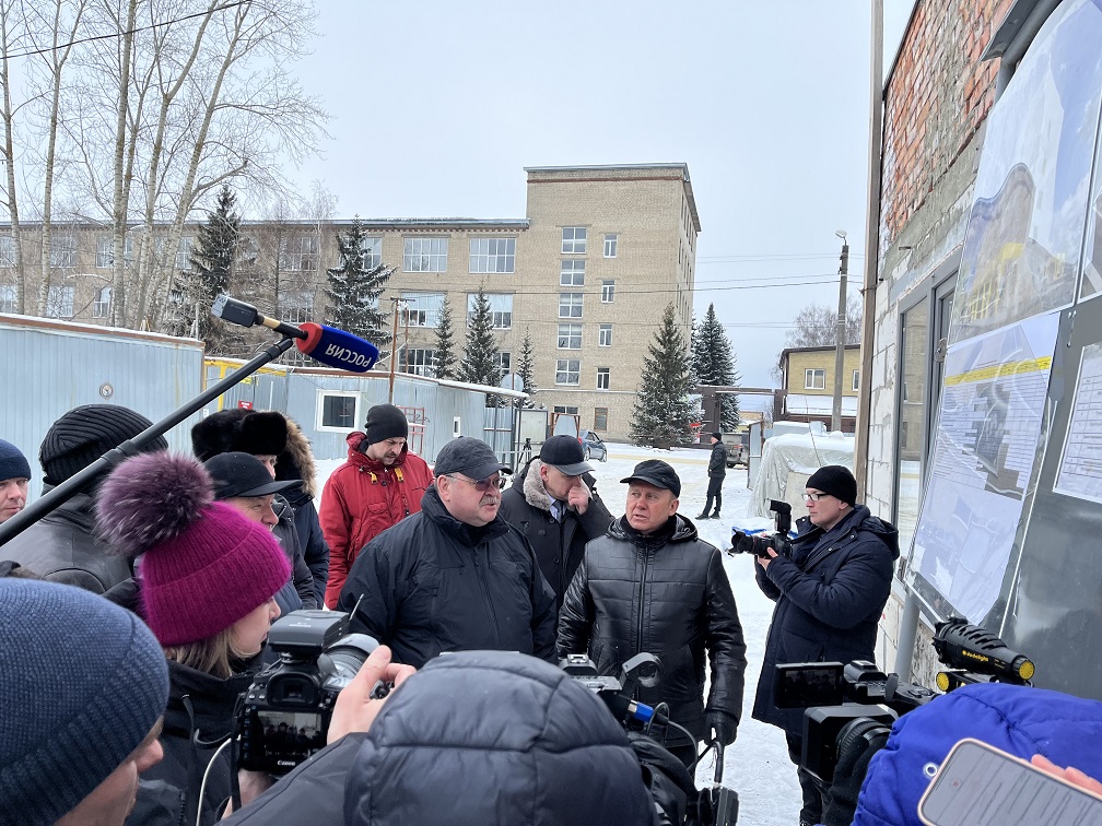 Олег Мельниченко оценил ход строительства новой поликлиники в Кузнецке