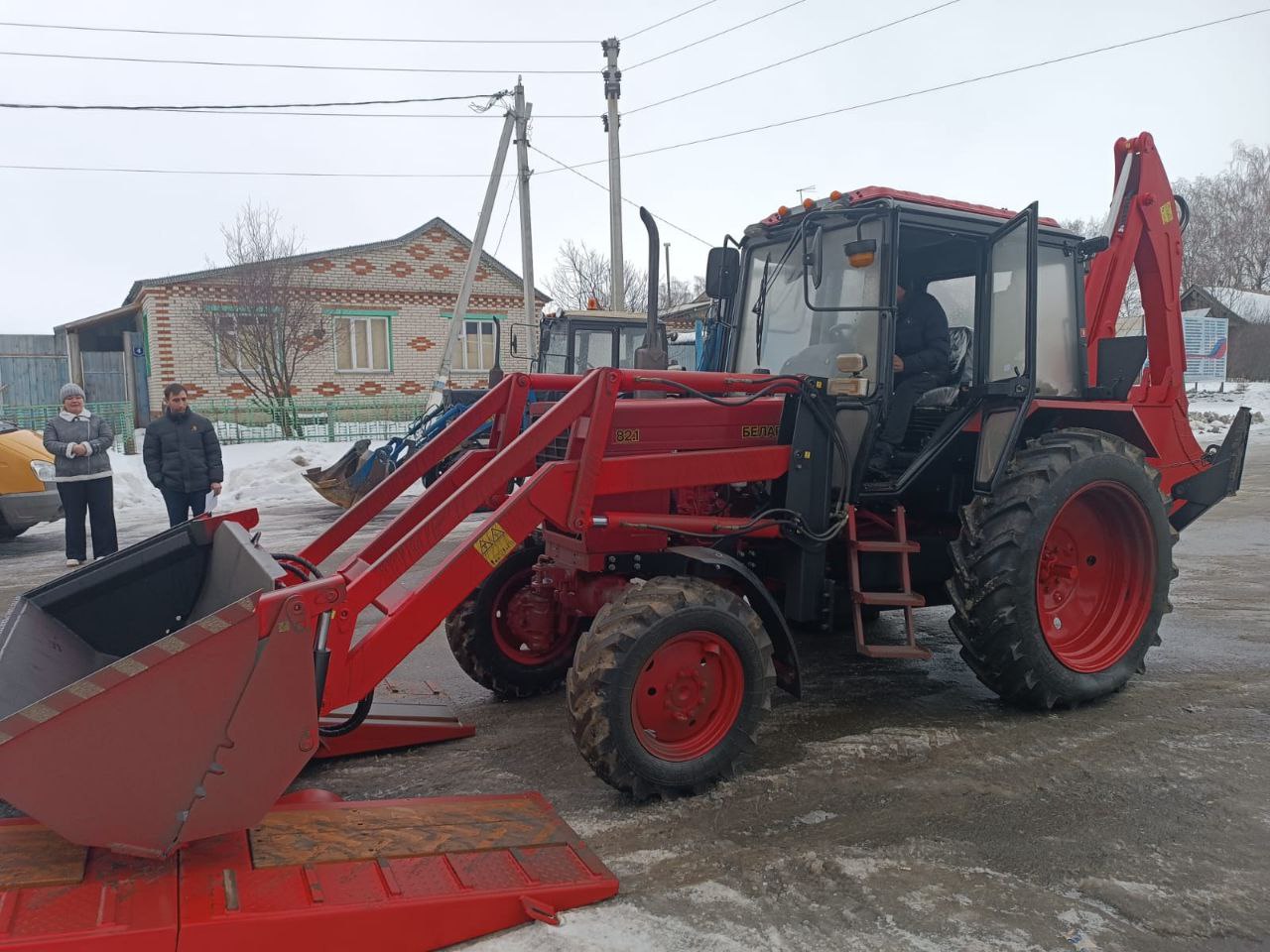 Неверкинский район получил новый экскаватор благодаря поддержке губернатора
