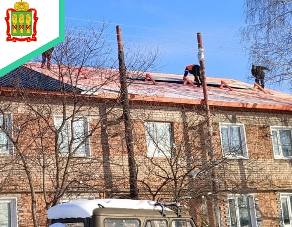 В Колышлее ремонтируют крышу многоквартирного дома