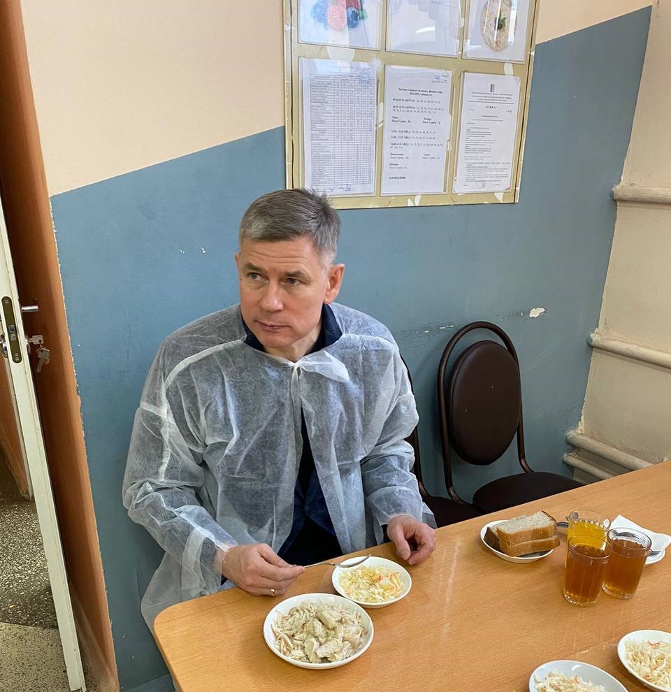 Глава Заречного Костин отказался включить сосиски в школьное меню