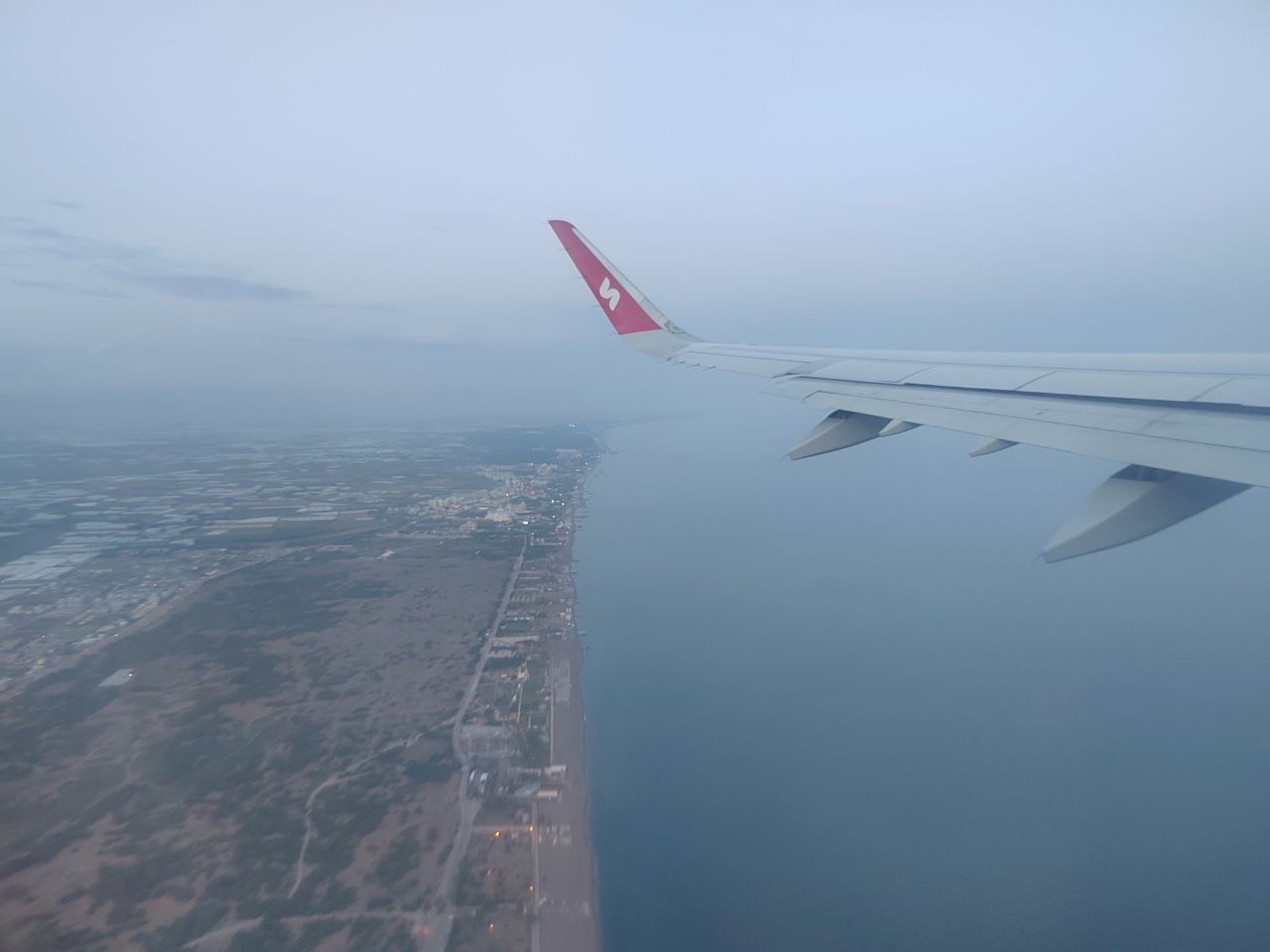 Самолет сделал незапланированную посадку после неполадок в небе над Пензой