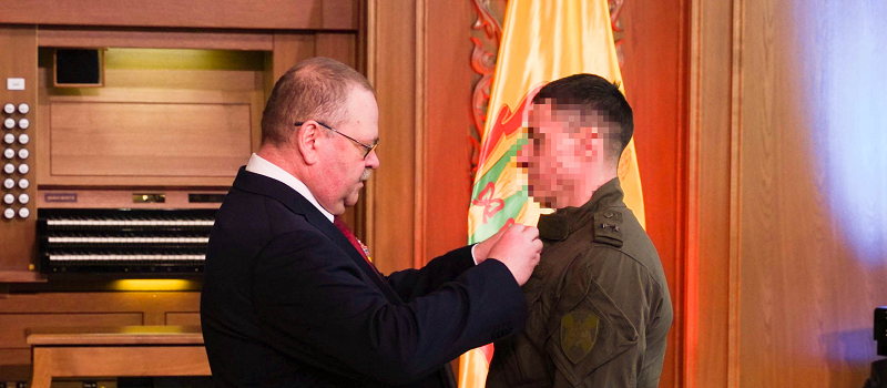 Олег Мельниченко наградил пензенских росгвардейцев