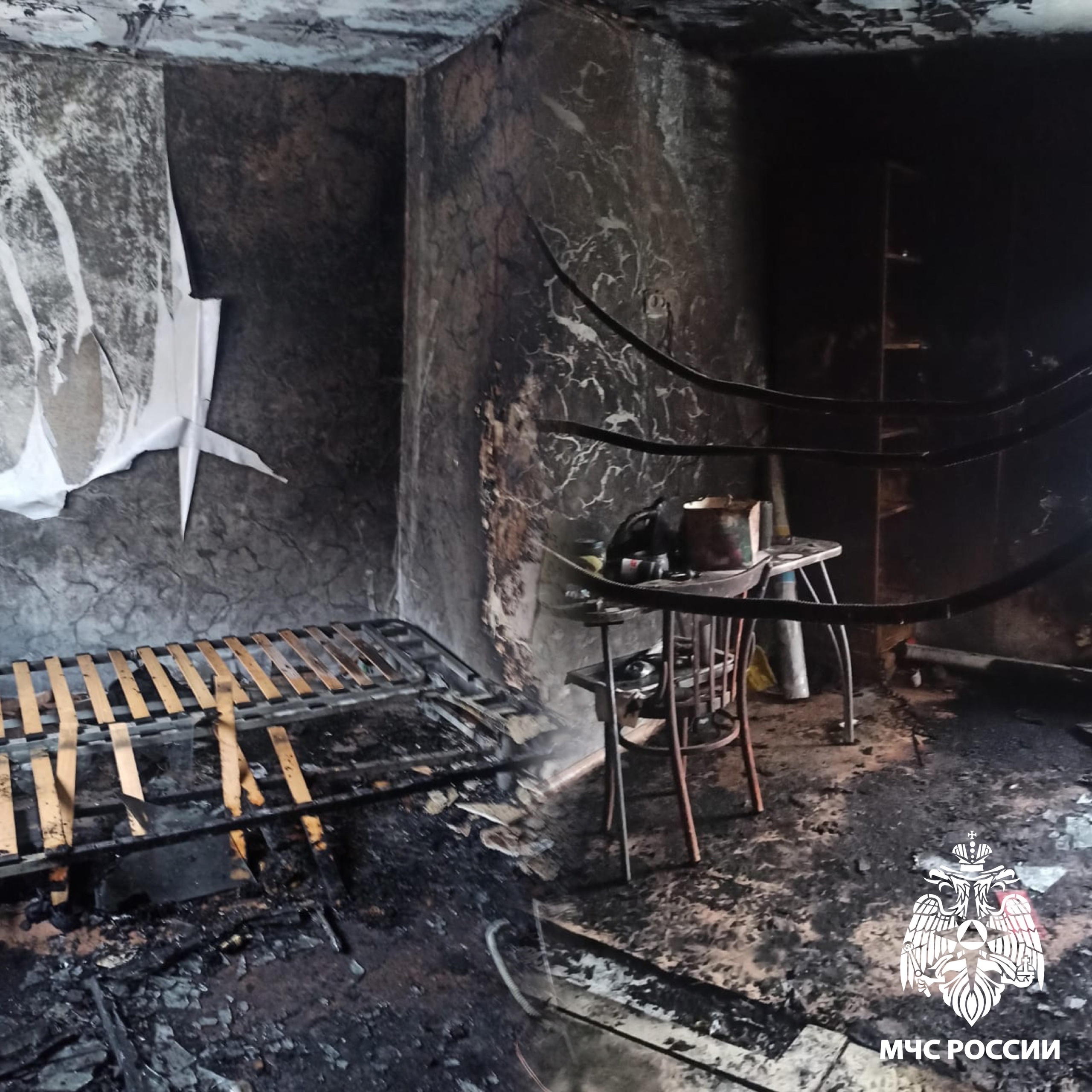 В Кузнецке вечером пожар уничтожил квартиру на улице Белинского