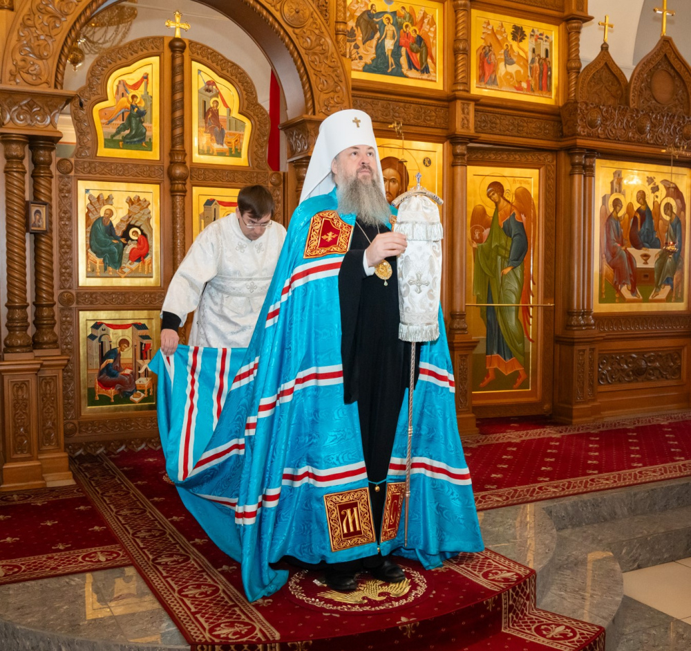 Митрополит Серафим провел службу в день памяти преподобных отцов