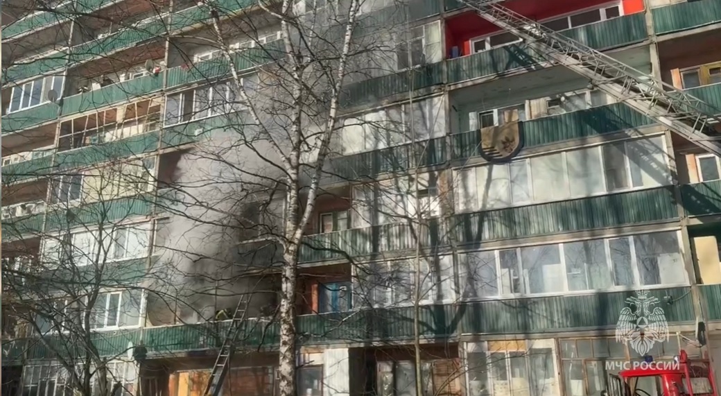 13 человек спасено при пожаре в многоквартирном доме в Нижнем Ломове