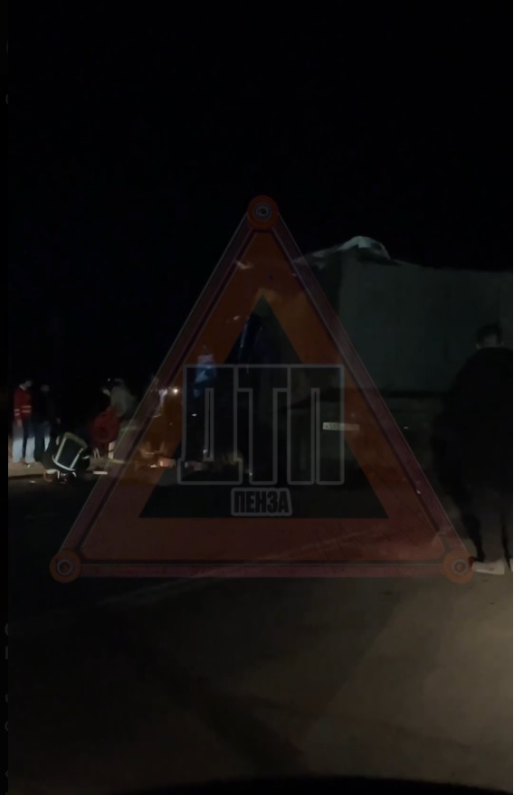 Под Кузнецком в ДТП с грузовиками погиб водитель