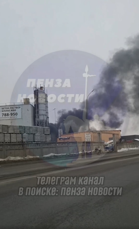 В Пензе на улице Гагарина загорелась цистерна с остатками нефтепродуктов