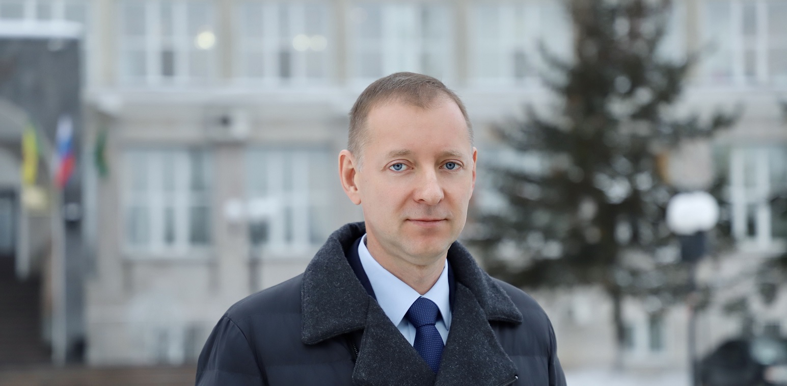 Денис Соболев поздравил работников ЖКХ с профессиональным праздником