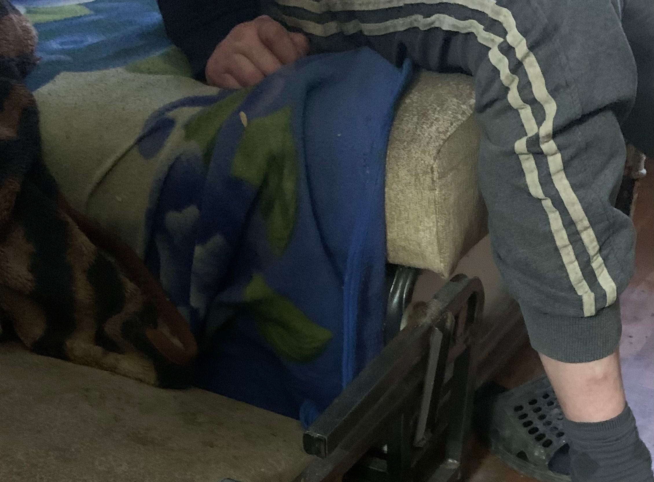 Пензенские спасатели освободили мужчину, застрявшего в диване