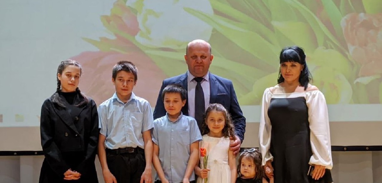 40 многодетных матерей Пензы награждены медалью "Материнская доблесть"