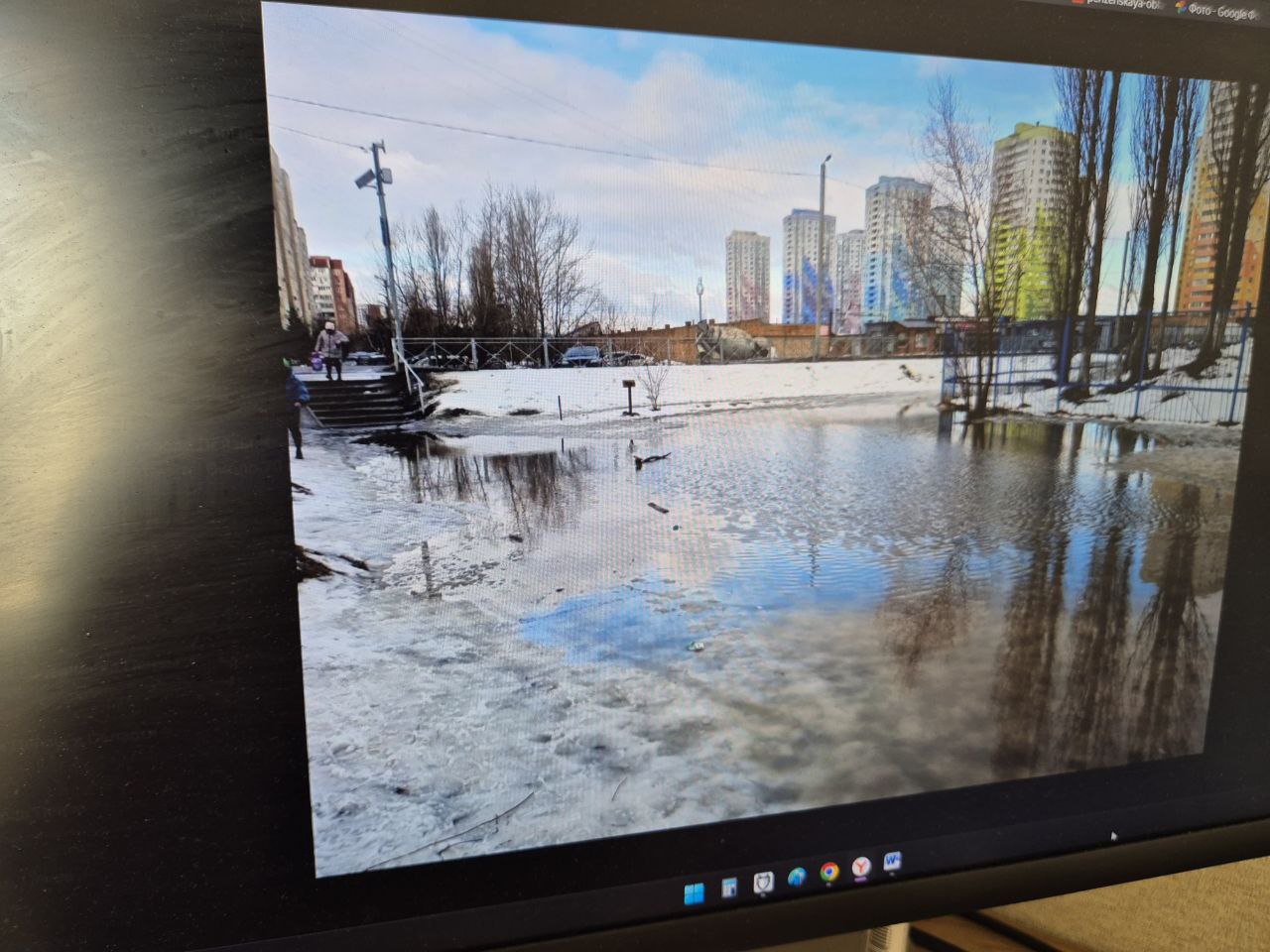 Улица Антонова ушла под воду: в Пензе дети не могут добраться в школу