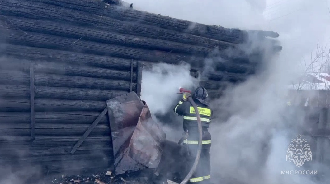 В пензенской Васильевке сгорел трехквартирный дом
