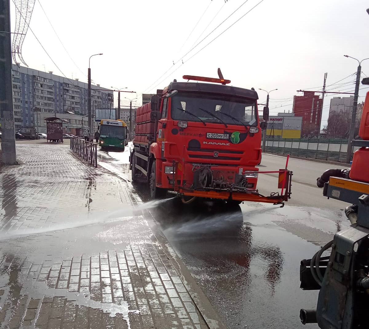 Пензу отмывают от зимней грязи