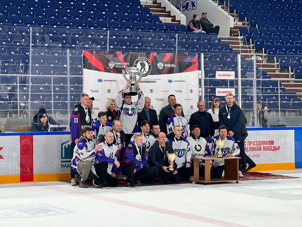 Дмитрий Лаврентьев поздравил хоккейную сборную «Дионис» с победой