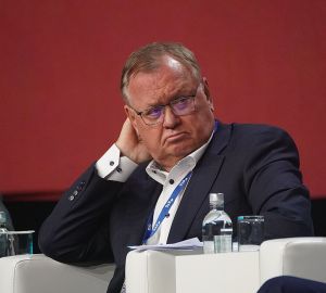 Глава ВТБ призывает к созданию норм защиты финсектора от политического давления