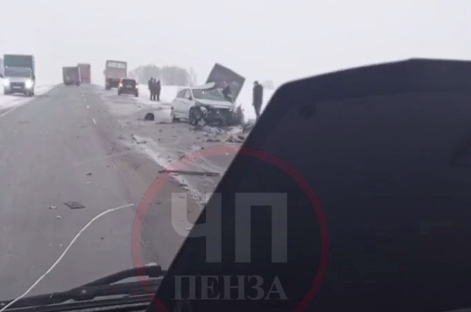 Очевидцы рассказали о массовом ДТП с грузовиком в Мокшанском районе