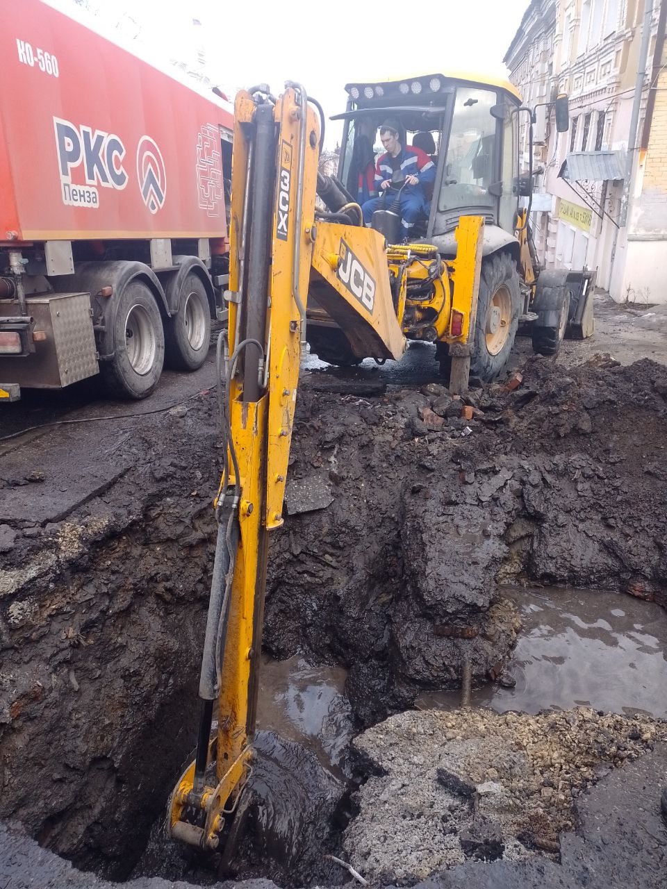 В Пензе на время устранения утечки по Володарского отключили воду