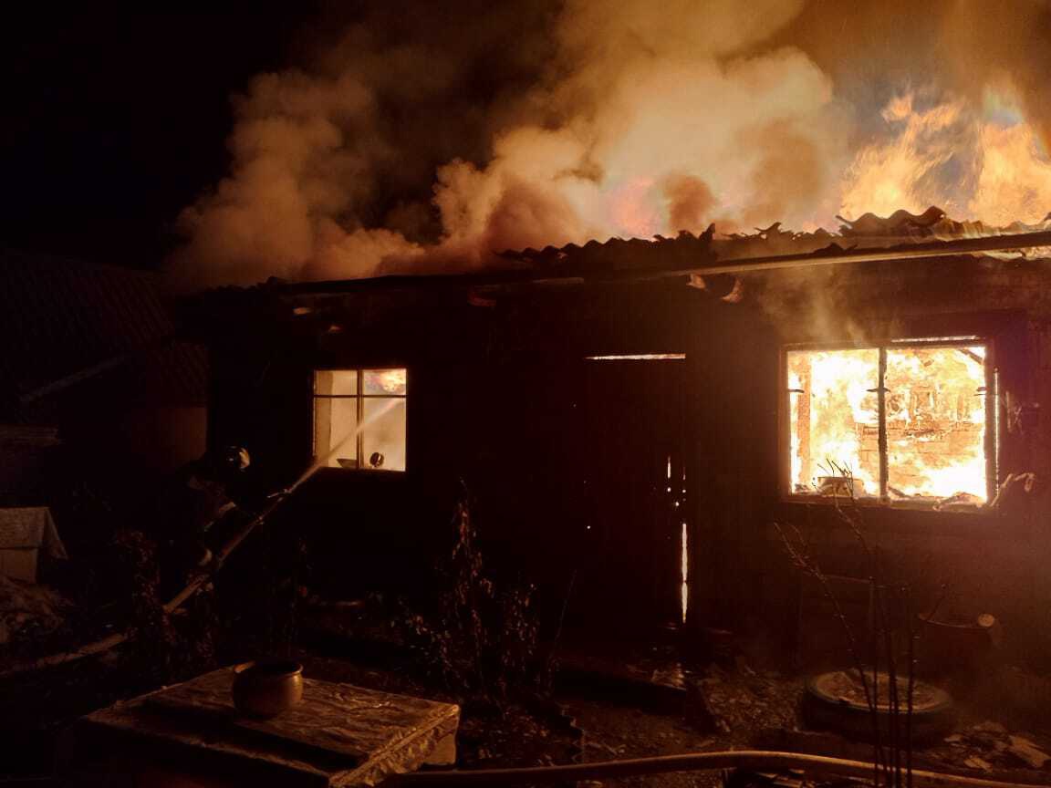 Появились фото с места серьезного пожара в Чаадаевке