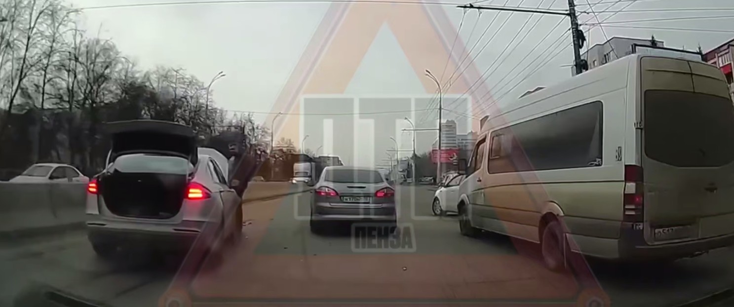 ДТП на проспекте Победы в Пензе создало пробку