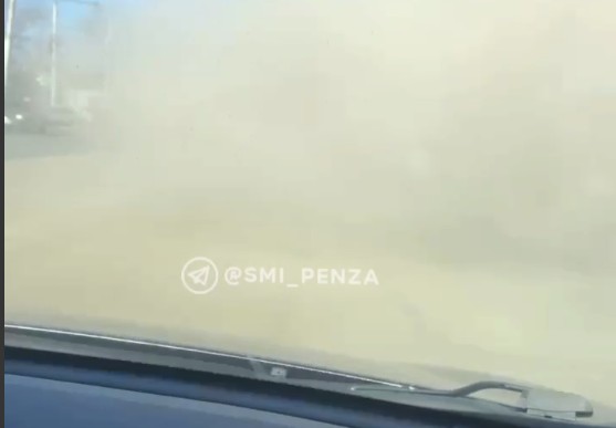 Пылевой туман на проспекте Победы в Пензе создал аварийную ситуацию