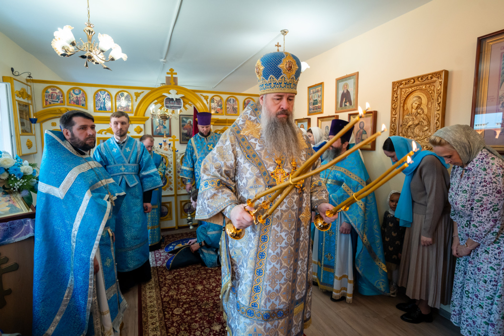 Митрополит Серафим провел праздничную литургию в храме при Доме ветеранов Пензы