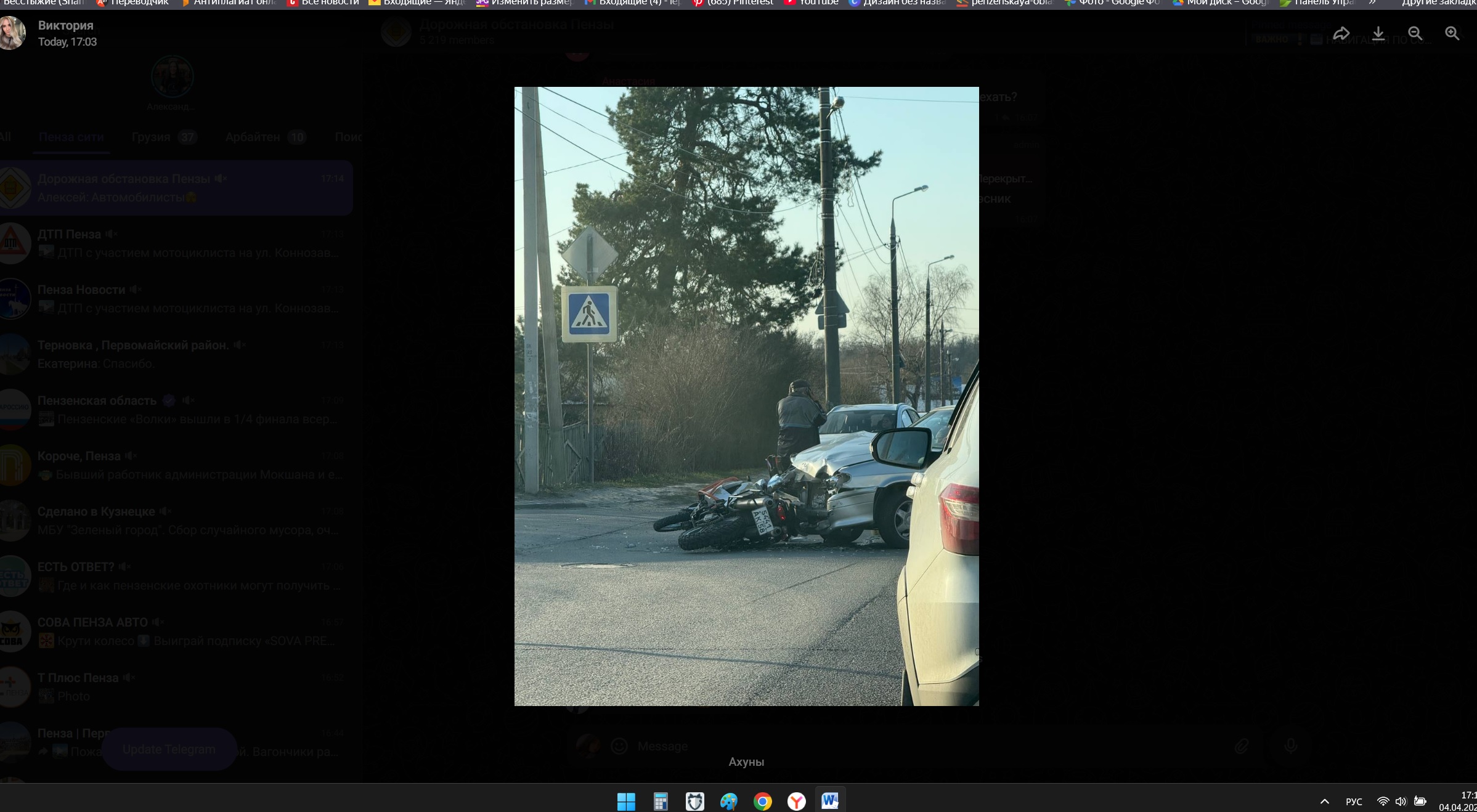 В Ахунах на дороге не смогли разъехаться машина и мотоцикл